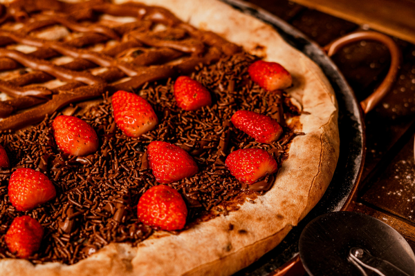 Receita de Pizza de Chocolate com Morango: Uma Delícia Irresistível